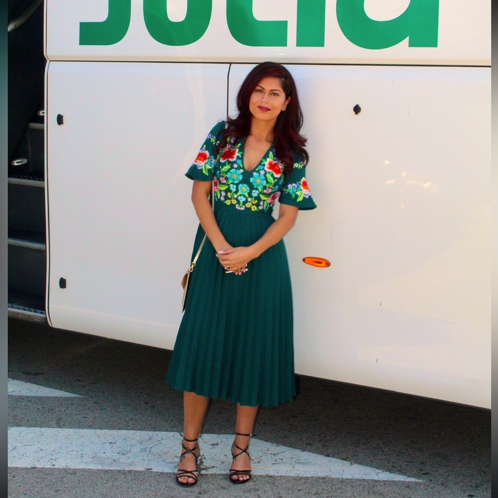 Modest midi length floral hunter green dress 

Worn once in vacation.